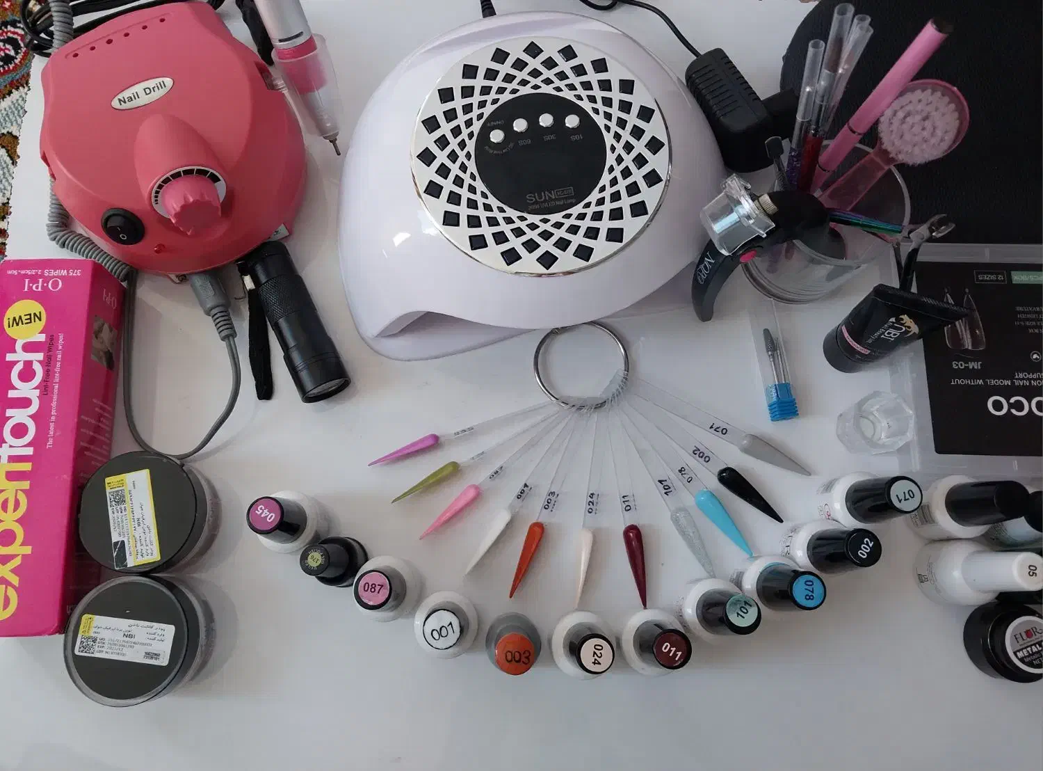 لوازم کاشت ناخن|آرایشگاه و سالنهای زیبایی|خلخال, |دیوار