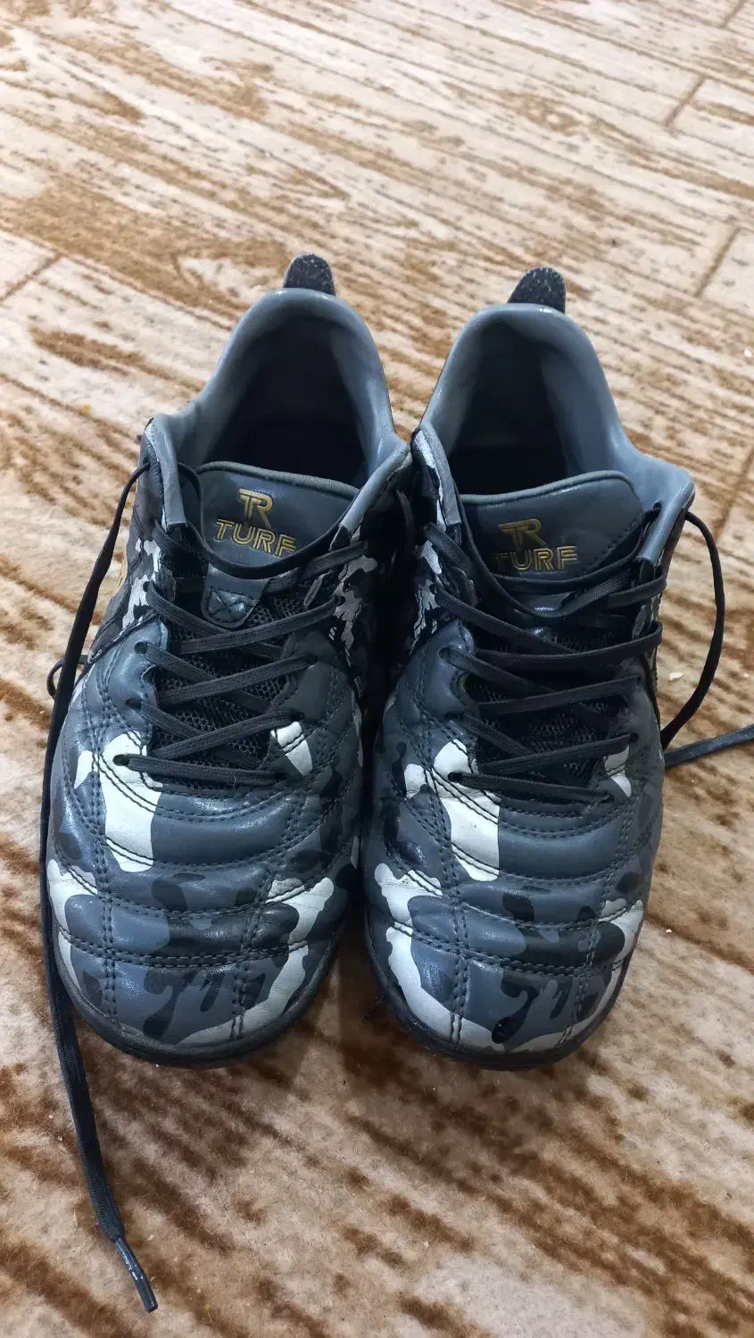 کفش ورزشی مخصوص فرتبال|کیف، کفش، کمربند|برازجان, |دیوار