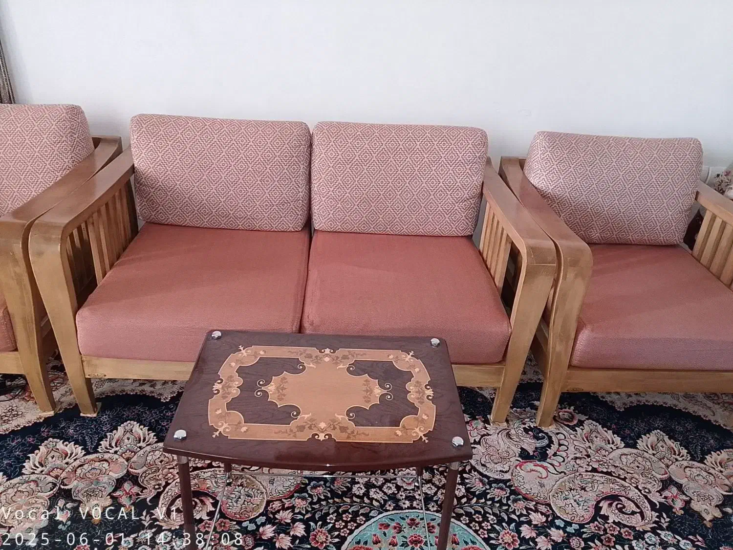 مبل در حد نو محکم وچوب ترک|مبلمان خانگی و میز عسلی|قزوین, |دیوار