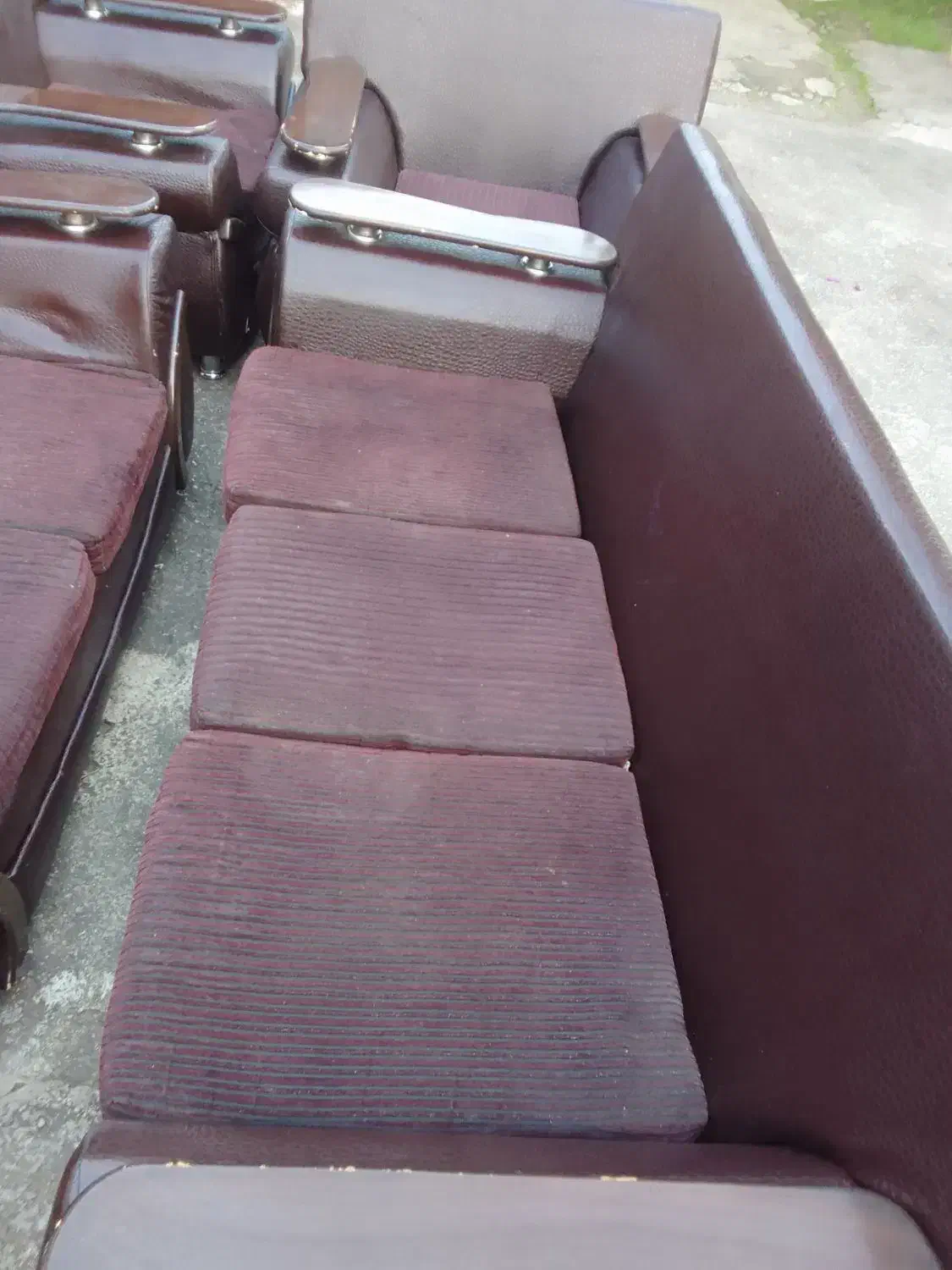 مبل چرم ۸ نفره بایک عد جلومبلی|مبلمان خانگی و میز عسلی|ماکلوان, |دیوار