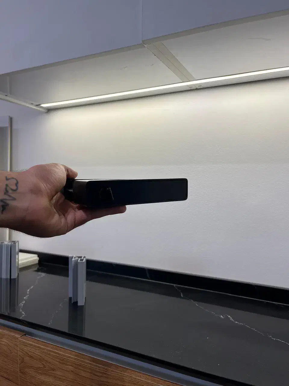 دستگیره بدون روزت یه تیکه با قفل و مغزی مگنتی|مصالح و تجهیزات ساختمان|تهران, خواجه نظام الملک|دیوار