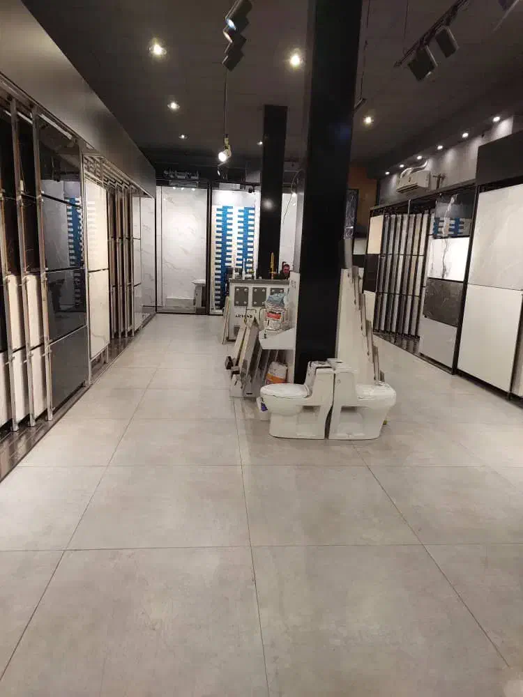 فروشگاه 180 متری فرجام غربی و ۴۰ متر بالکن|اجارهٔ مغازه و غرفه|تهران, علم و صنعت|دیوار