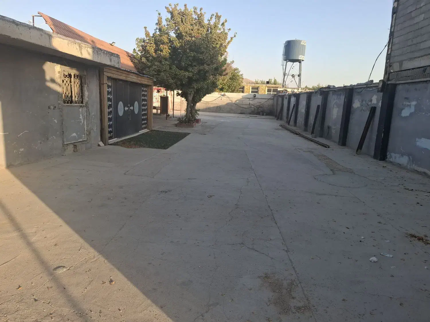اجاره کارگاه ورودی اول جاده صدرا بخیابان.اصلی|اجارهٔ دفتر صنعتی، کشاورزی، تجاری|شیراز, علوم پزشکی|دیوار