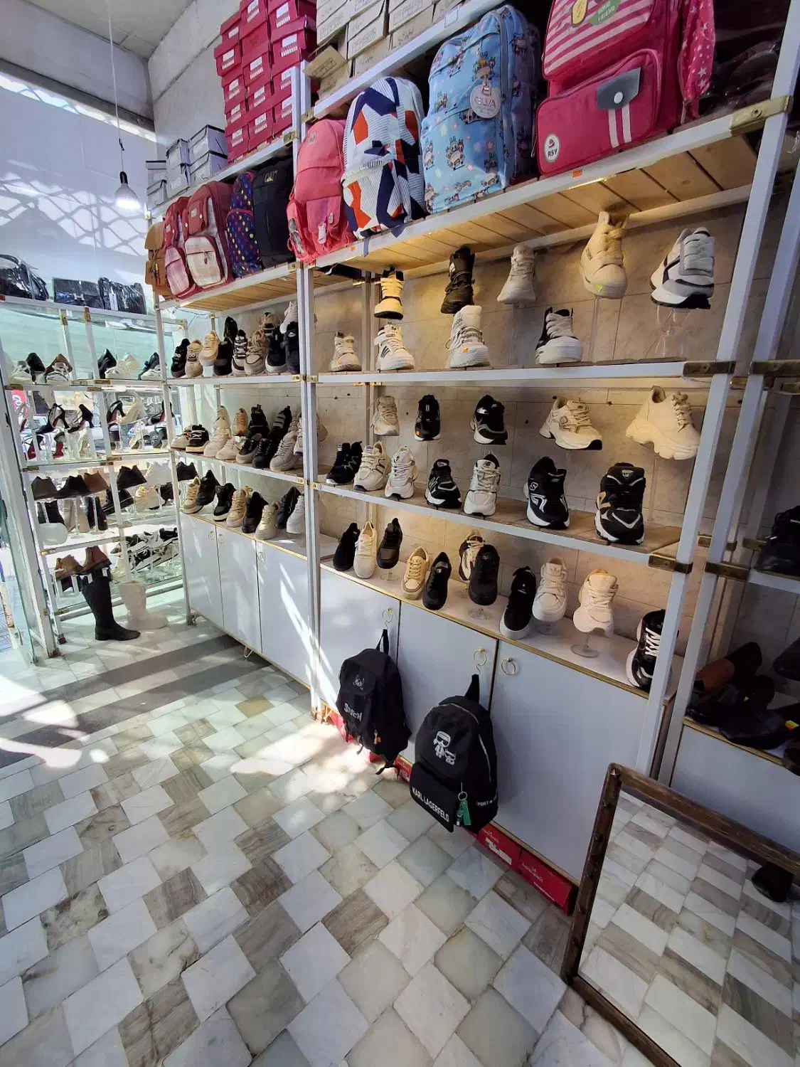 واگذاری مغازه کیف و کفش زنانه|کیف، کفش، کمربند|زرندیه, |دیوار