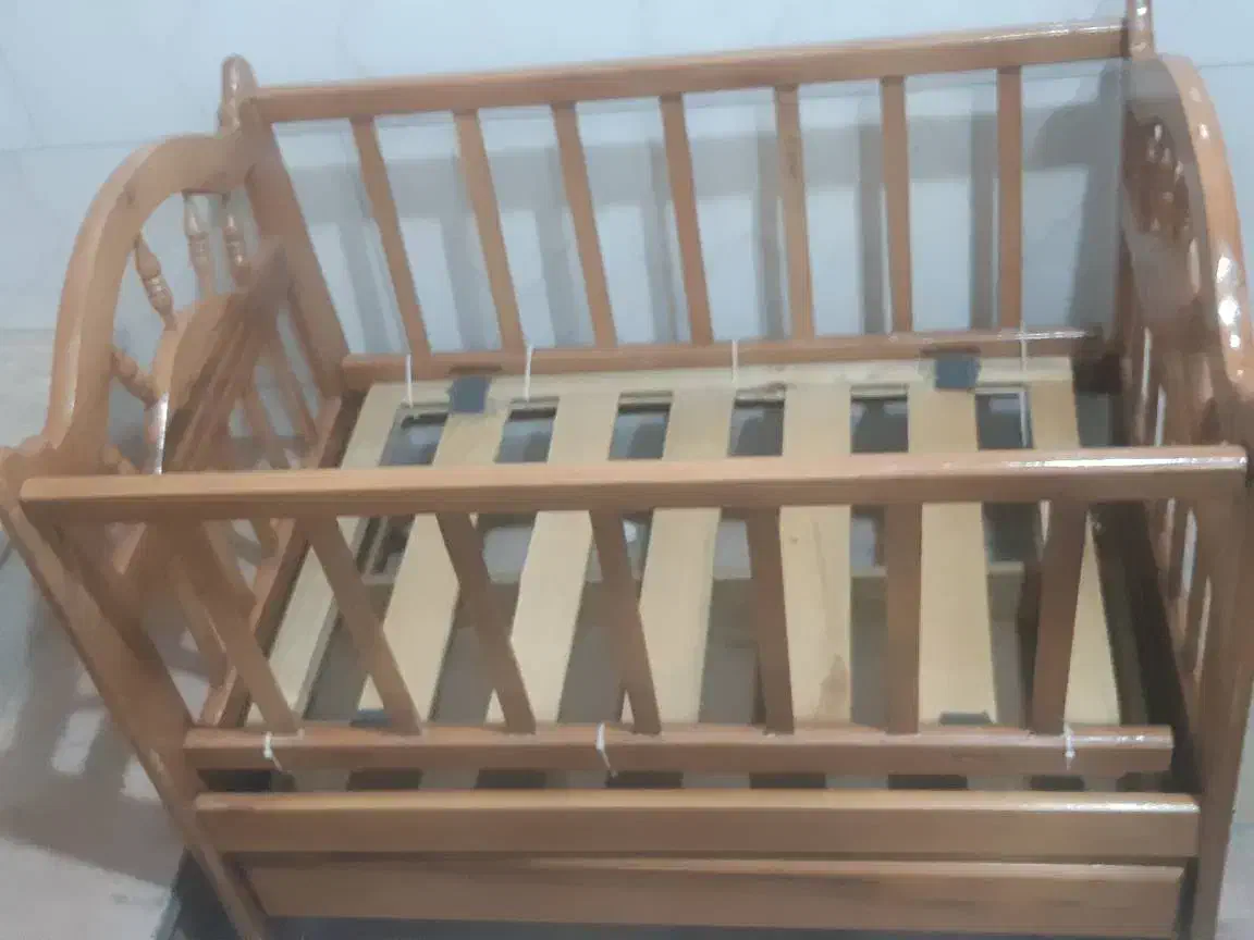 تخته کودک|تخت و صندلی بچه|ری, حمزهآباد|دیوار