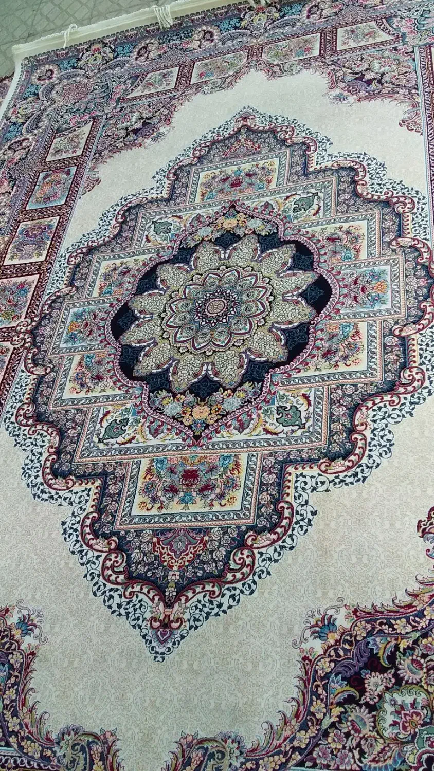 دو عدد فرش ۶متری ماشینی نو کرم خوش نقشه|فرش|نیشابور, بلوار گلها|دیوار