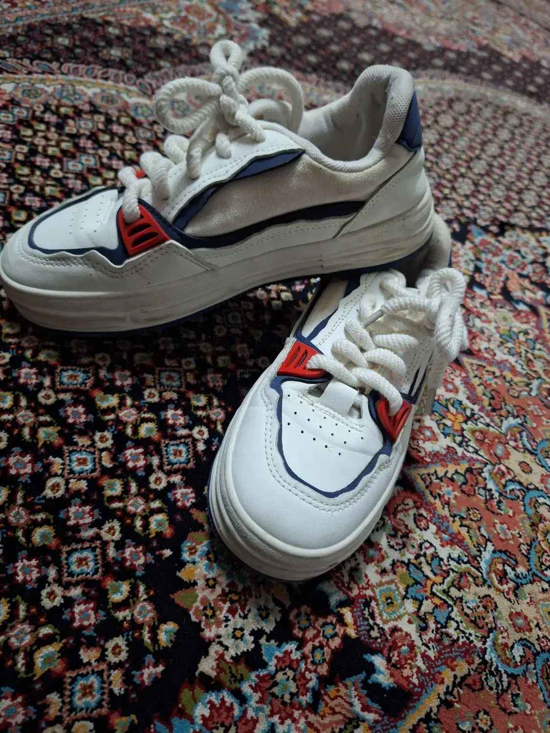 کفش اسپرت|کیف، کفش، کمربند|قم, شاه ابراهیم|دیوار