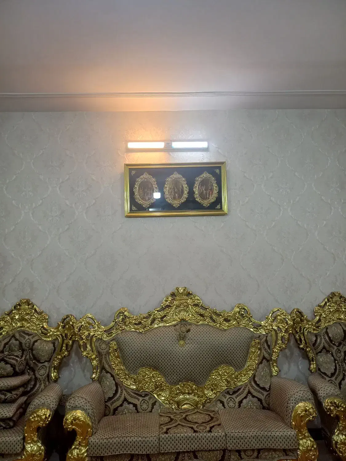 مبل سلطنتی ناهارخوری ورق طلاپارتیشن ساعت قدی کنسول|مبلمان خانگی و میز عسلی|قم, نخودی|دیوار