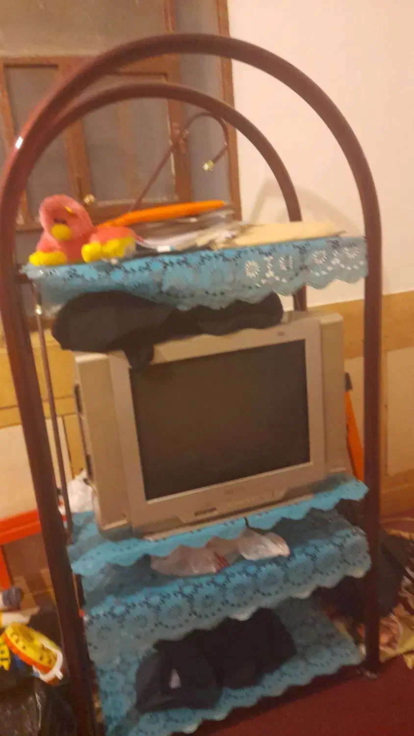 میز وتلویزیون قدیم 21اینج بدون استفاده وتعمیر|میز تلویزیون|اهواز, اسماعیلیه|دیوار