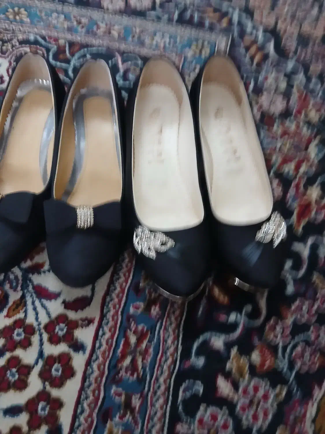 کفش مجلس|کیف، کفش، کمربند|رشت, پاره بیجار|دیوار