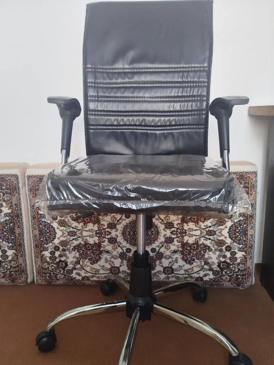 صندلی چرم|مبلمان اداری|همدان, |دیوار