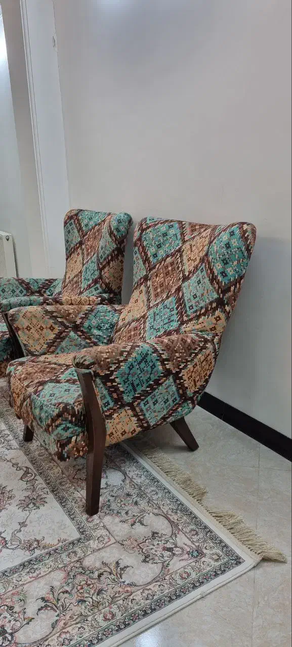 دو عدد مبل تک نفره|مبلمان خانگی و میز عسلی|قم, باجک یک|دیوار