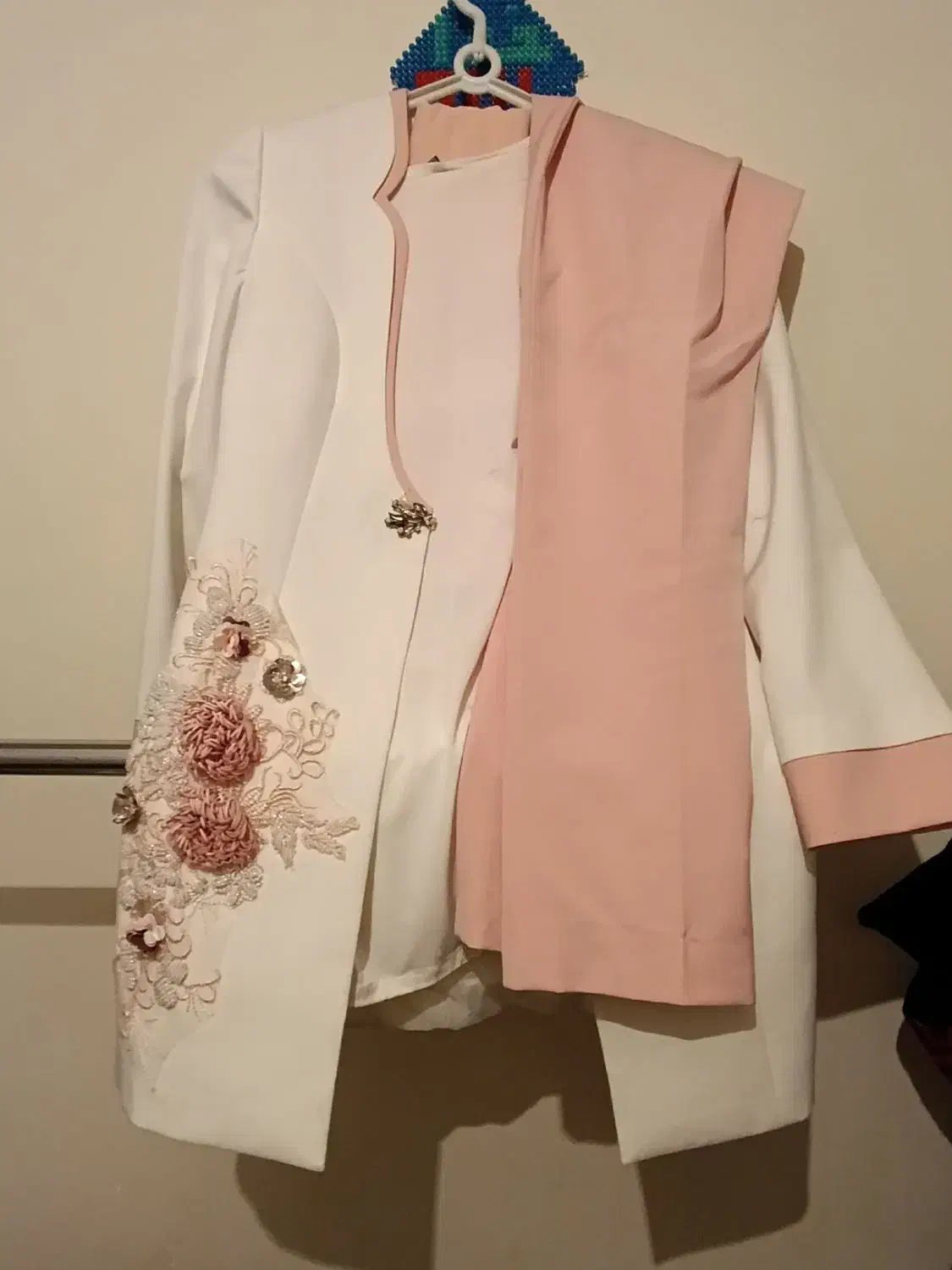 لباس مجلسی|لباس|فولادشهر, مسکن مهر فولادشهر|دیوار