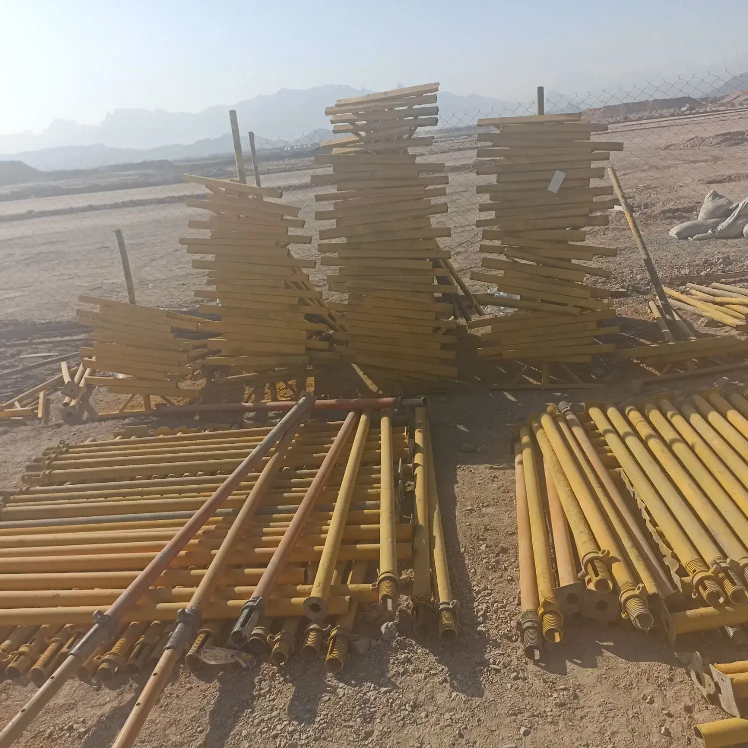 فروش جک و قالب و دوعدد کانکس|مصالح و تجهیزات ساختمان|یزد, |دیوار