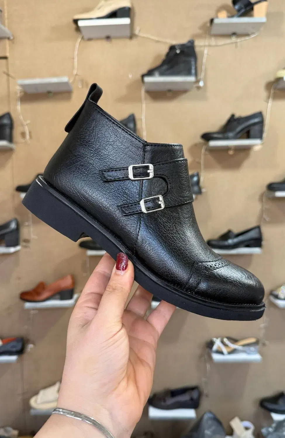 بوت و نیم بوت|کیف، کفش، کمربند|رامند, |دیوار