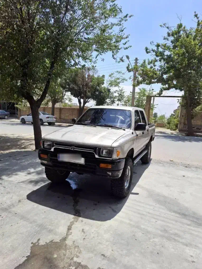 تویوتا هایلوکس (تایگر)|خودرو سواری و وانت|سمیرم, |دیوار