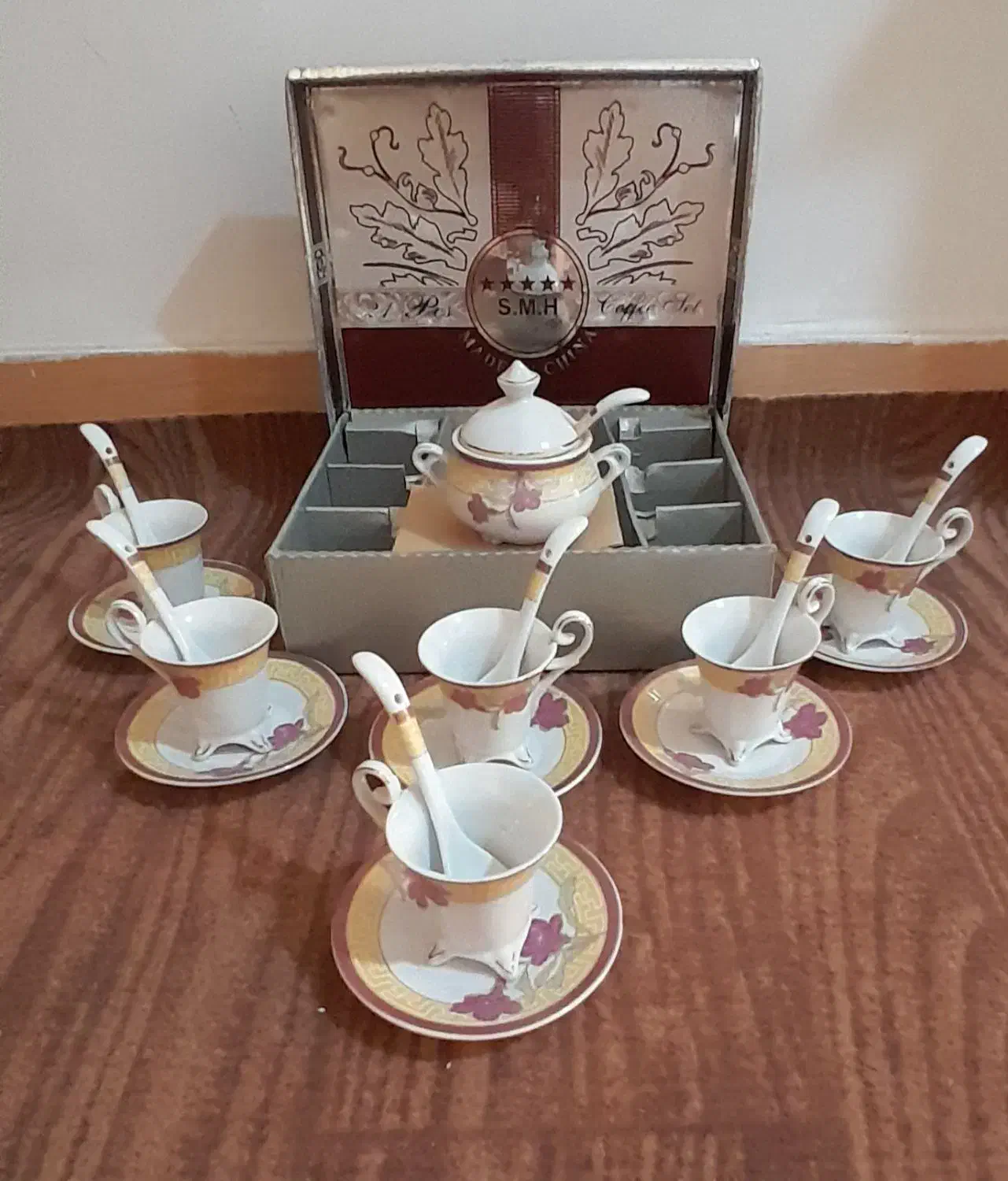 قهوه خوری با جاشکری و قاشق و جعبه|ظروف سرو و پذیرایی|رشت, یخسازی|دیوار