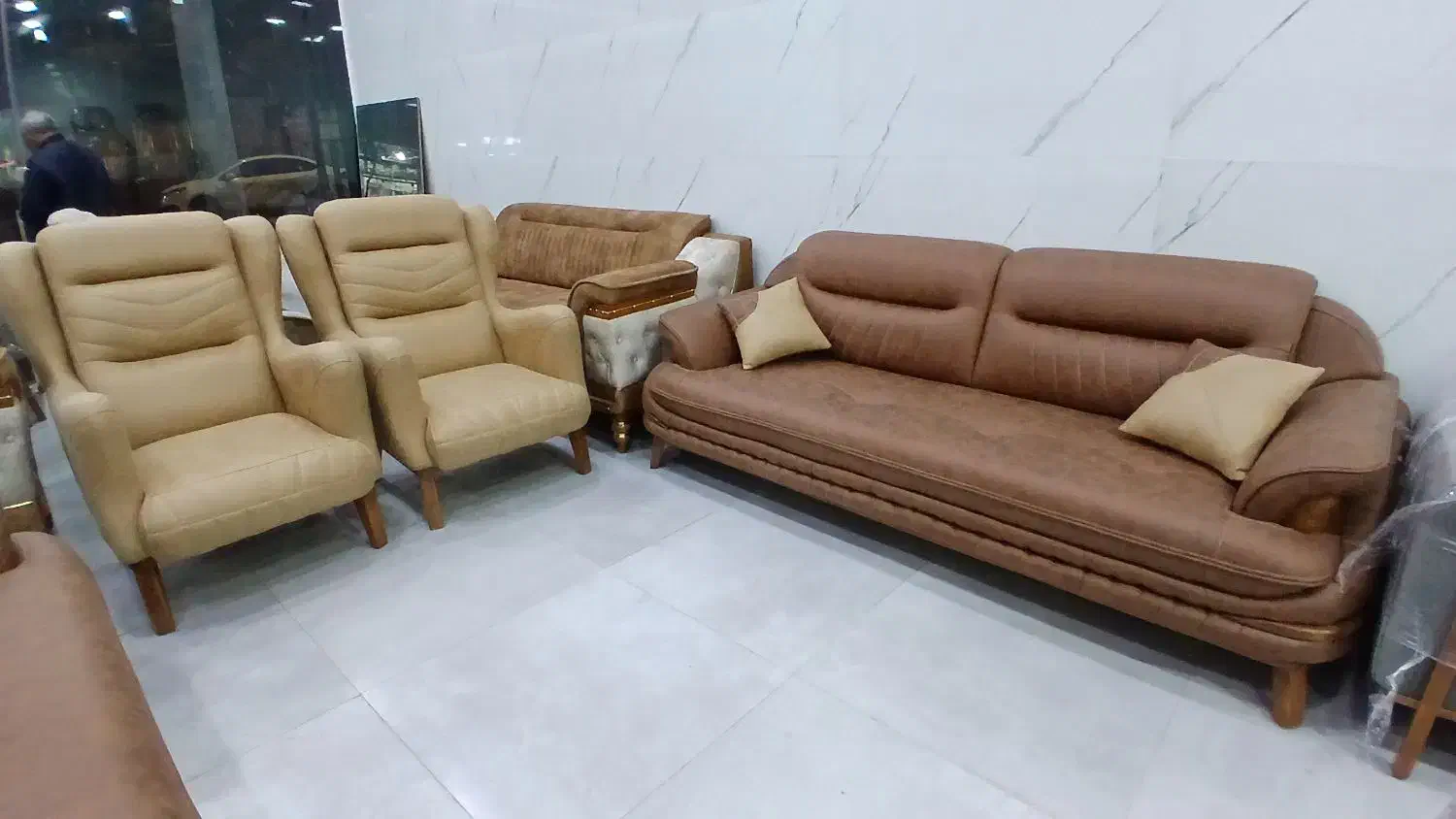 مبل چرم راحتی|مبلمان خانگی و میز عسلی|سبزوار, جوادیه شرقی|دیوار