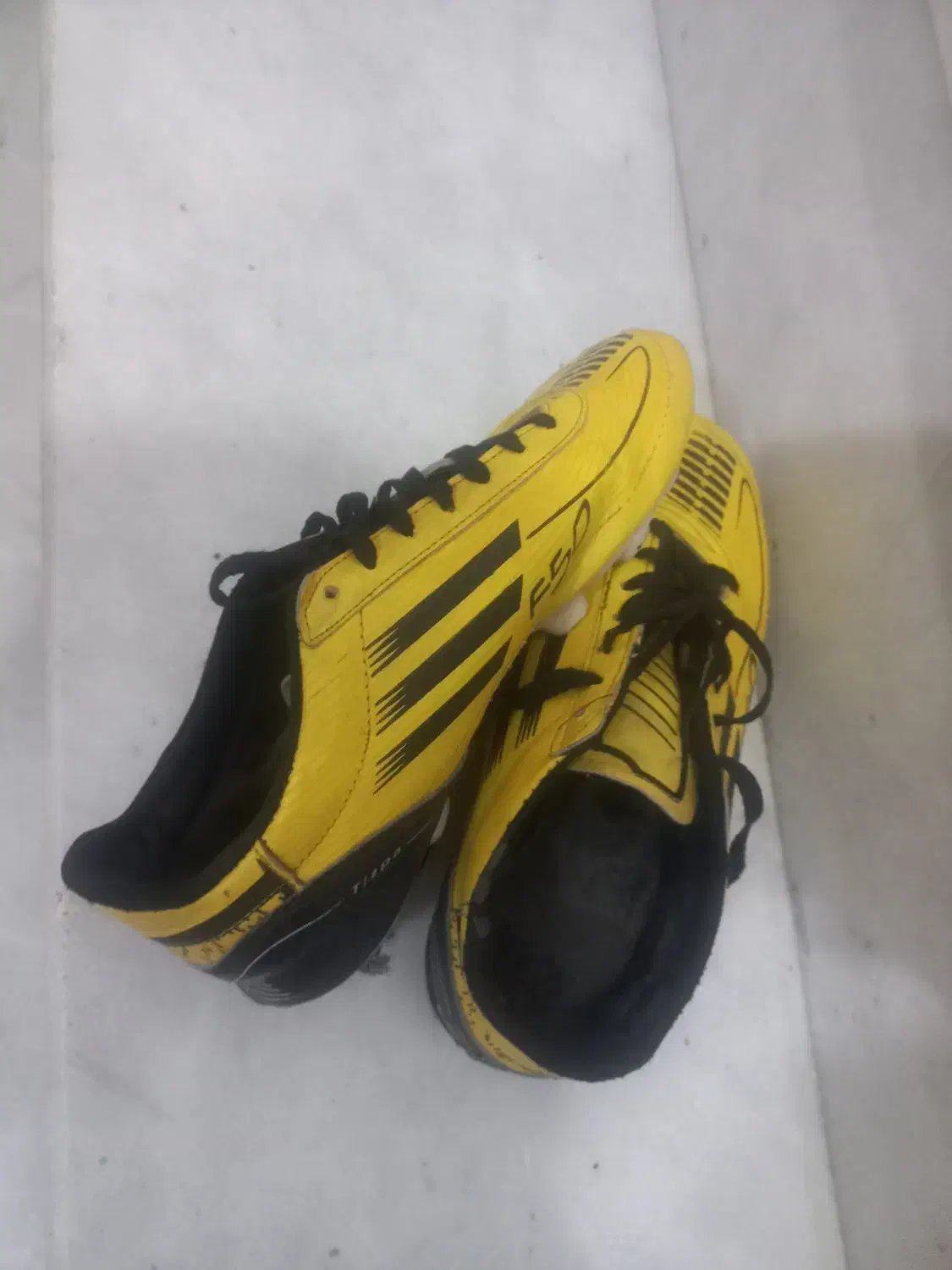 کفش میخی چمن|کیف، کفش، کمربند|فسا, |دیوار