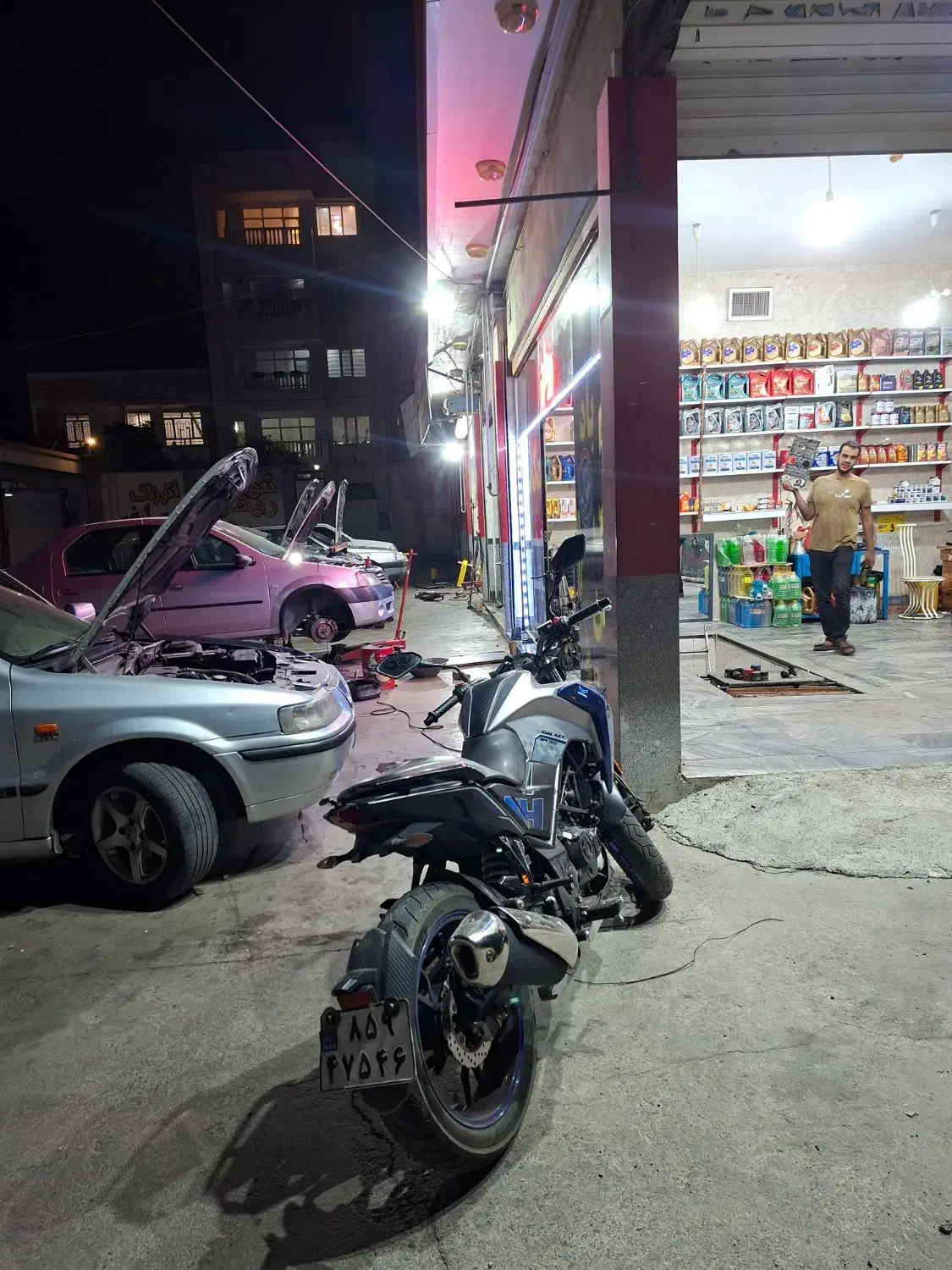 نیروی کاردرتعویض روغن|استخدام صنعتی، فنی، مهندسی|نیشابور, شهرک جانبازان|دیوار