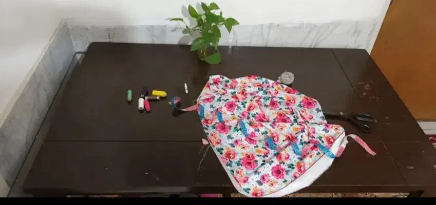 یک عدد میز نهارخوری|میز و صندلی غذاخوری|اشتهارد, |دیوار