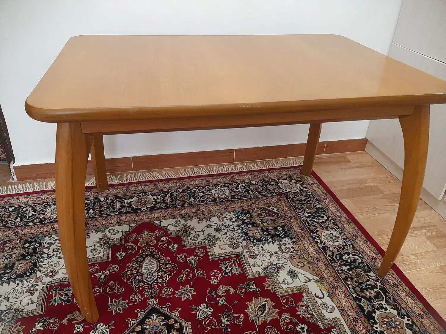 میز نهاری خوری ۴نفره|میز و صندلی غذاخوری|رشت, آزادگان|دیوار