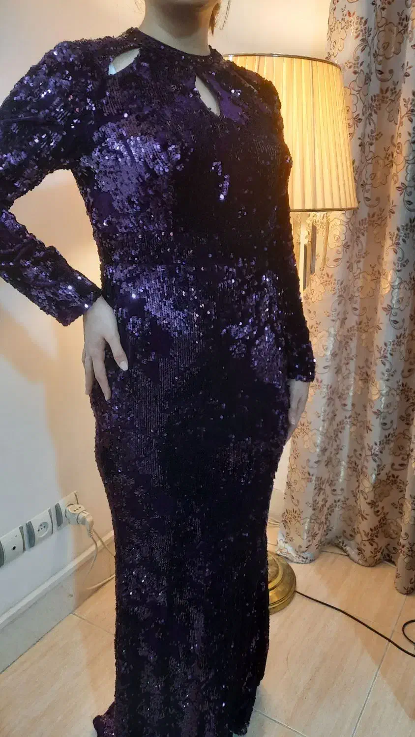 لباس مجلسی بنفش|لباس|رباطکریم, رباطکریم|دیوار