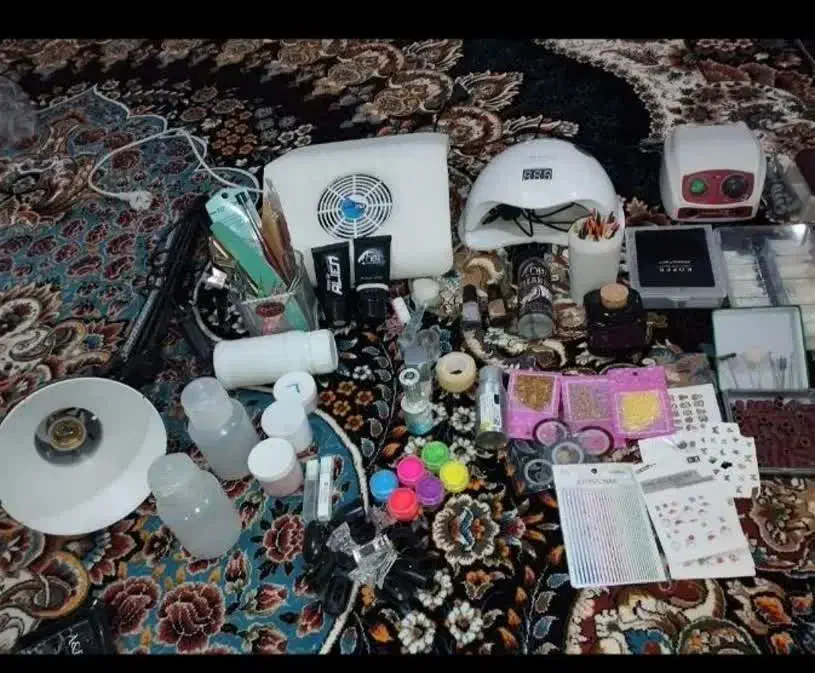 کاشت ناخن|آرایشگاه و سالن‌های زیبایی|خرم‌آباد, |دیوار