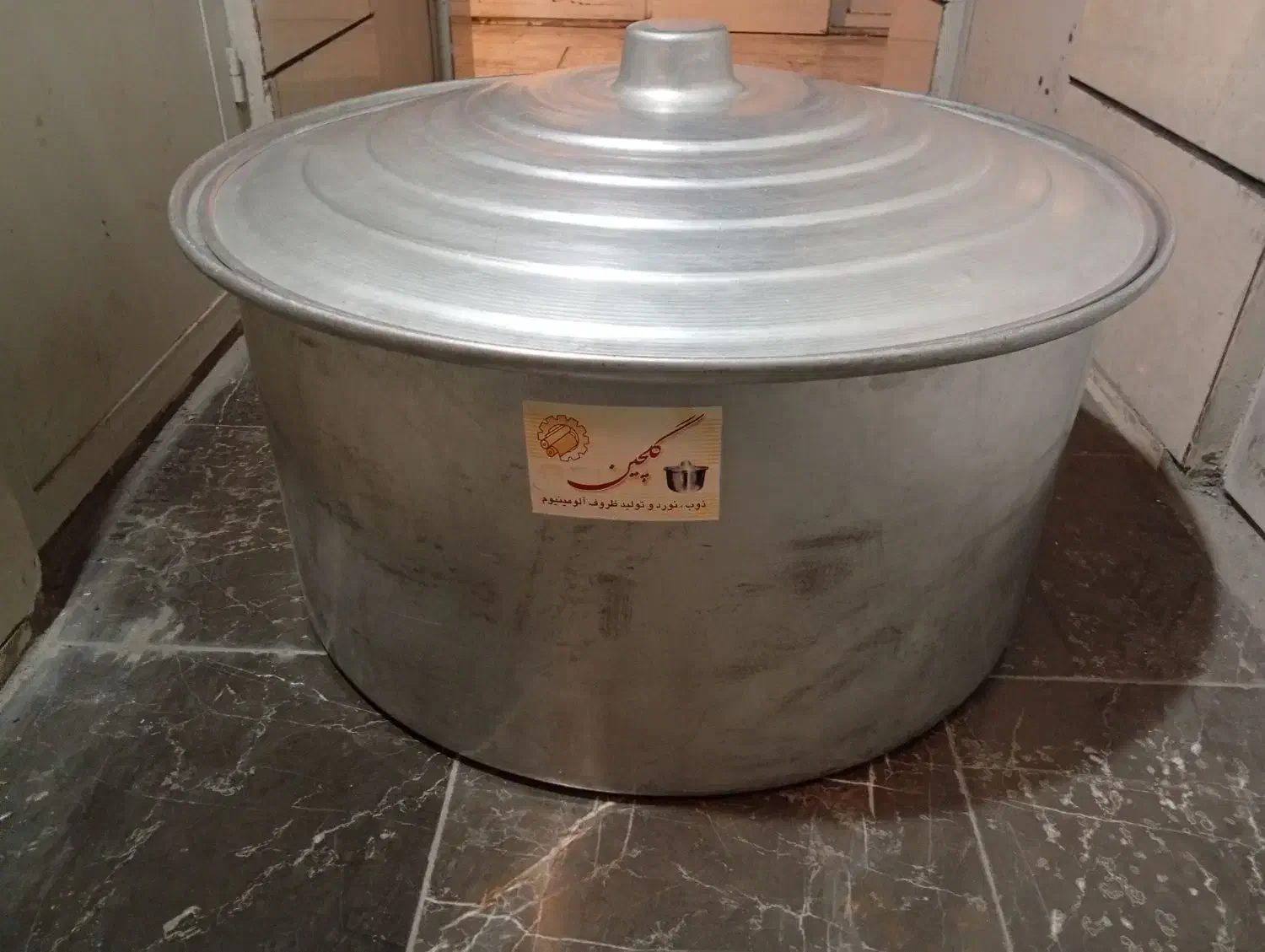 قابلمه روحی بزرگ|ظروف پخت‌وپز|دماوند, گیلاوند|دیوار