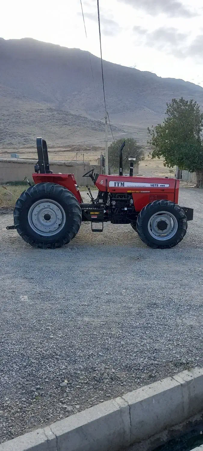 تراکتور۱۰۷۵ جفت خشک|خودرو سنگین|صحنه, |دیوار