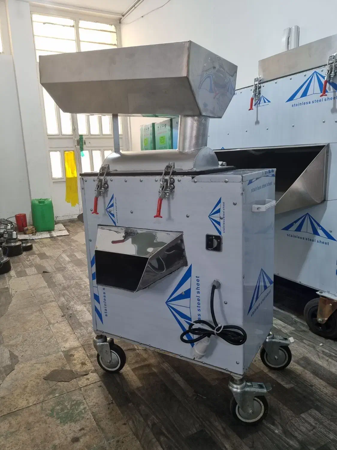 رب گیر گوجه eltn دستگاه گوجه / آب گوجه صاف کن|آبمیوه‌گیر و آب‌مرکبات‌گیر|تهران, تهرانسر شمالی|دیوار