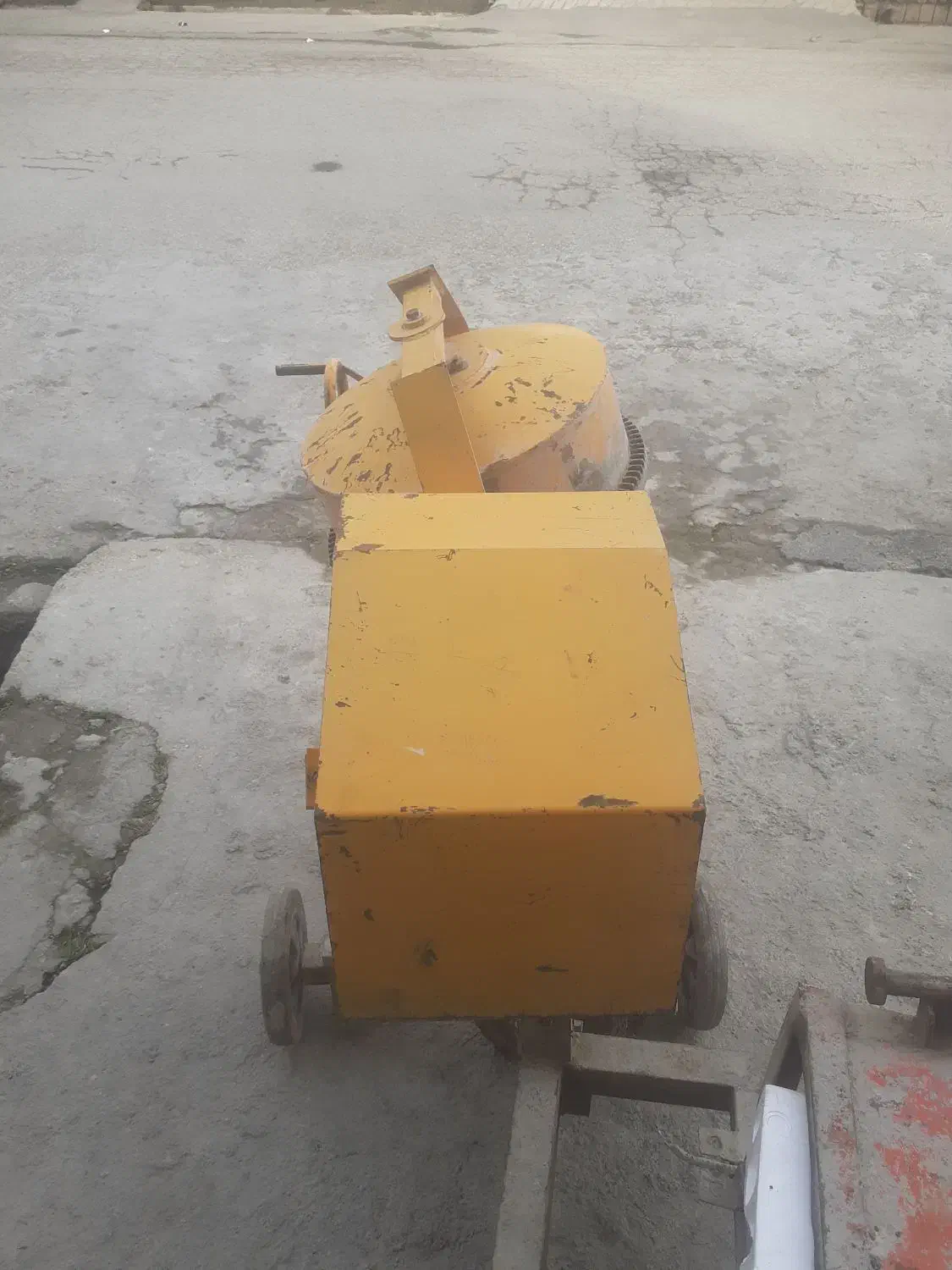 بتونیر کوچک مخصوص برای کار کاشی کاری|مصالح و تجهیزات ساختمان|بندر ترکمن, |دیوار