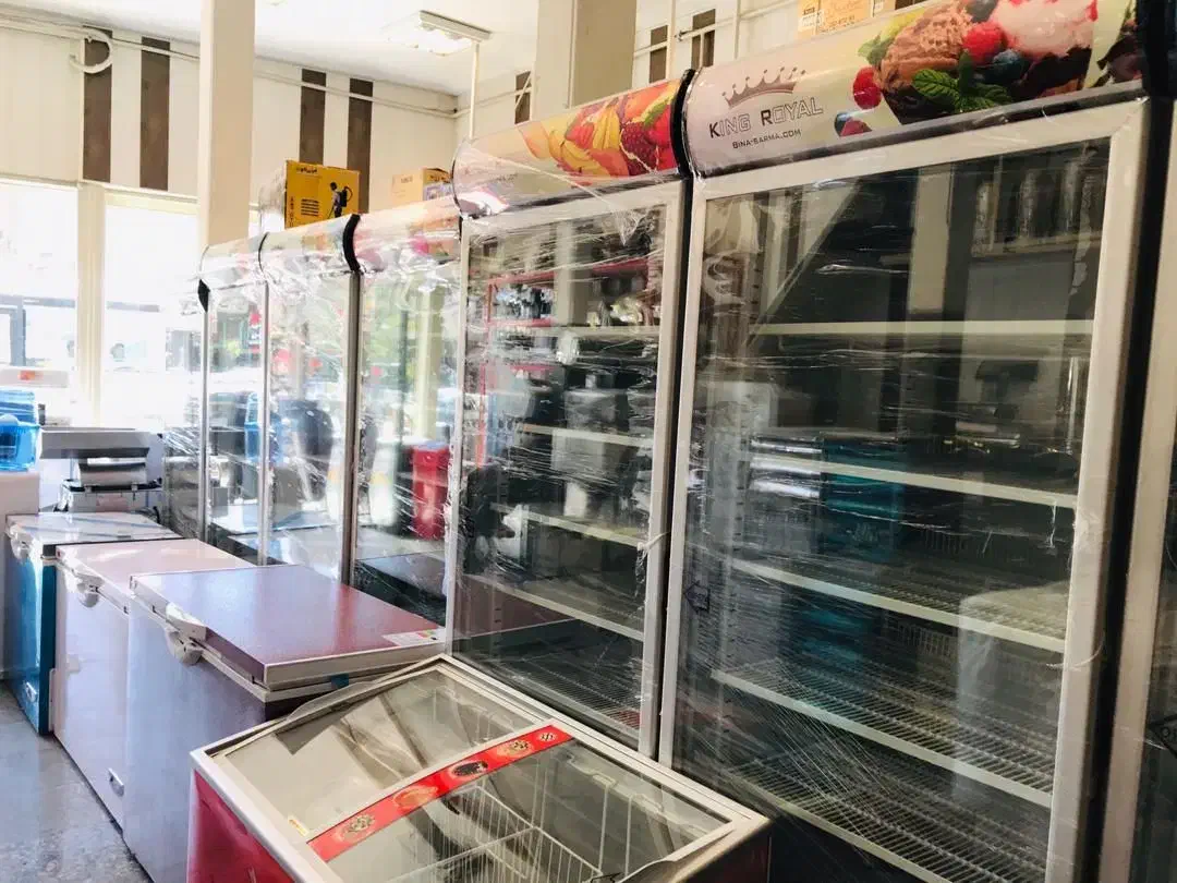 یخچال فریزر صنعتی ویترینی ایستاده|فروشگاه و مغازه|همدان, |دیوار