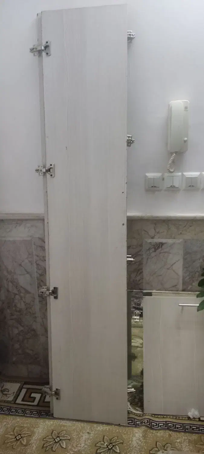 در کمد دیواری|مصالح و تجهیزات ساختمان|زبرخان, |دیوار