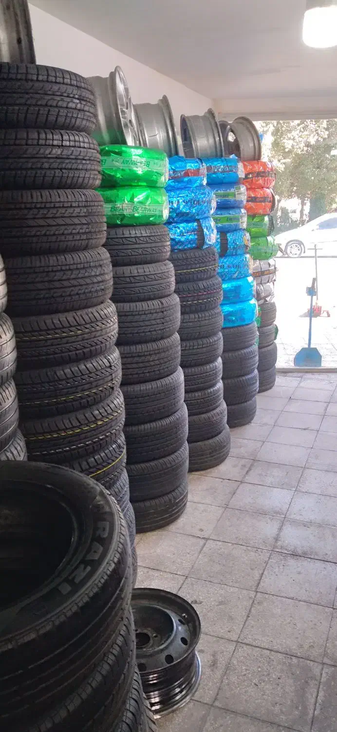 انواع لاستیک نو و کارکرده ایرانی و چینی|قطعات یدکی و لوازم جانبی|قم, شاه سید علی|دیوار