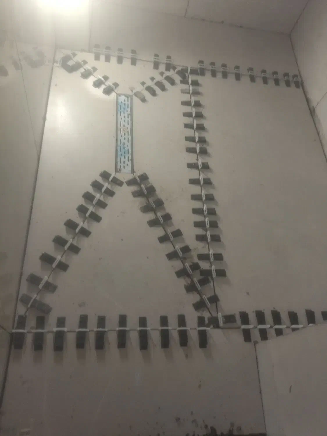 نصب کاشی و سرامیک به صورت چسبی ودوغابی|خدمات پیشه و مهارت|فولادشهر, B5|دیوار