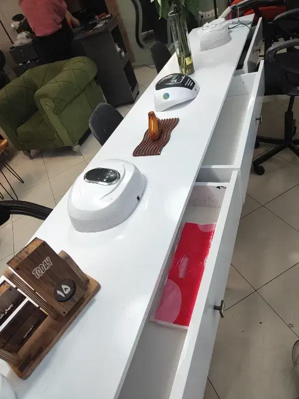 میز ناخن سه نفره با سه کشو کاملا سالم و نو|آرایشگاه و سالنهای زیبایی|مشهد, زمرد|دیوار