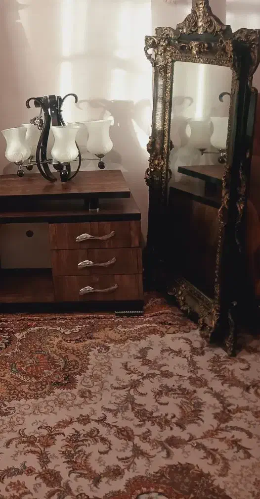 میز تلویزیون محکم یه آینه‌ بزرگ اشانتیون|میز تلویزیون|فردیس, شهرک شهید حسینی|دیوار