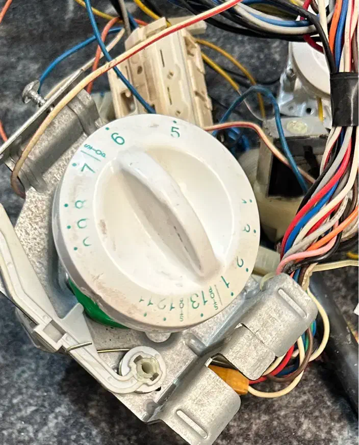 موتور و‌وسایل برقی کامل لباسشویی ابسال|ماشین لباسشویی و خشک‌کن لباس|علویجه - دهق, |دیوار