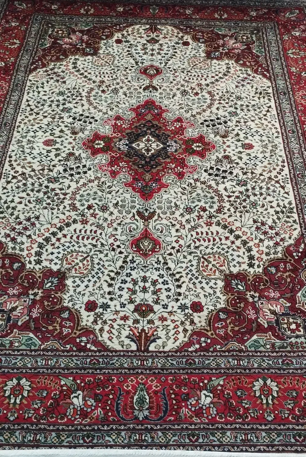 فرش دستباف،کرمان قلم زمینه کرم|فرش|خوی, |دیوار