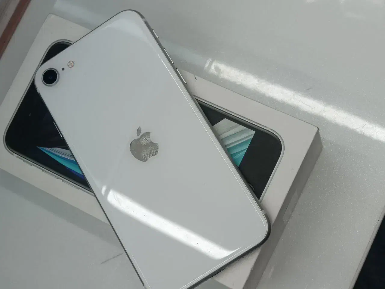آیفون se 2020 128gb سفید ios26|موبایل|اصفهان, بهارستان|دیوار
