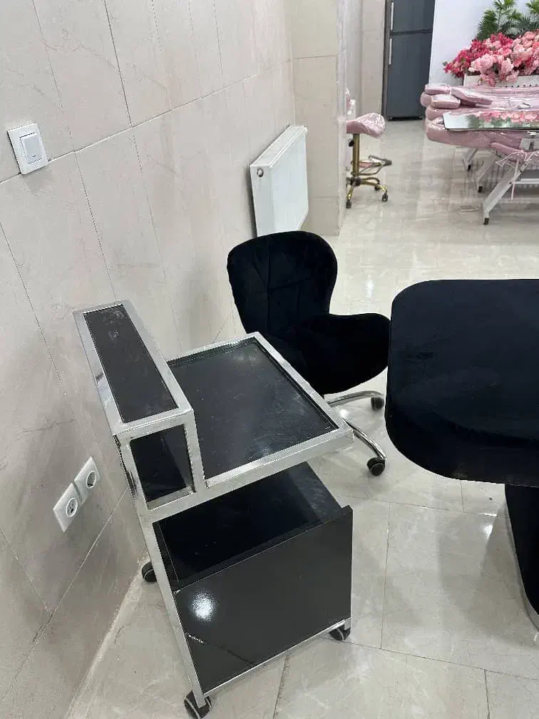 تخت مژه، آینه قدی استفاده نشده و نو|آرایشگاه و سالنهای زیبایی|شهریار, شهرک وائین|دیوار