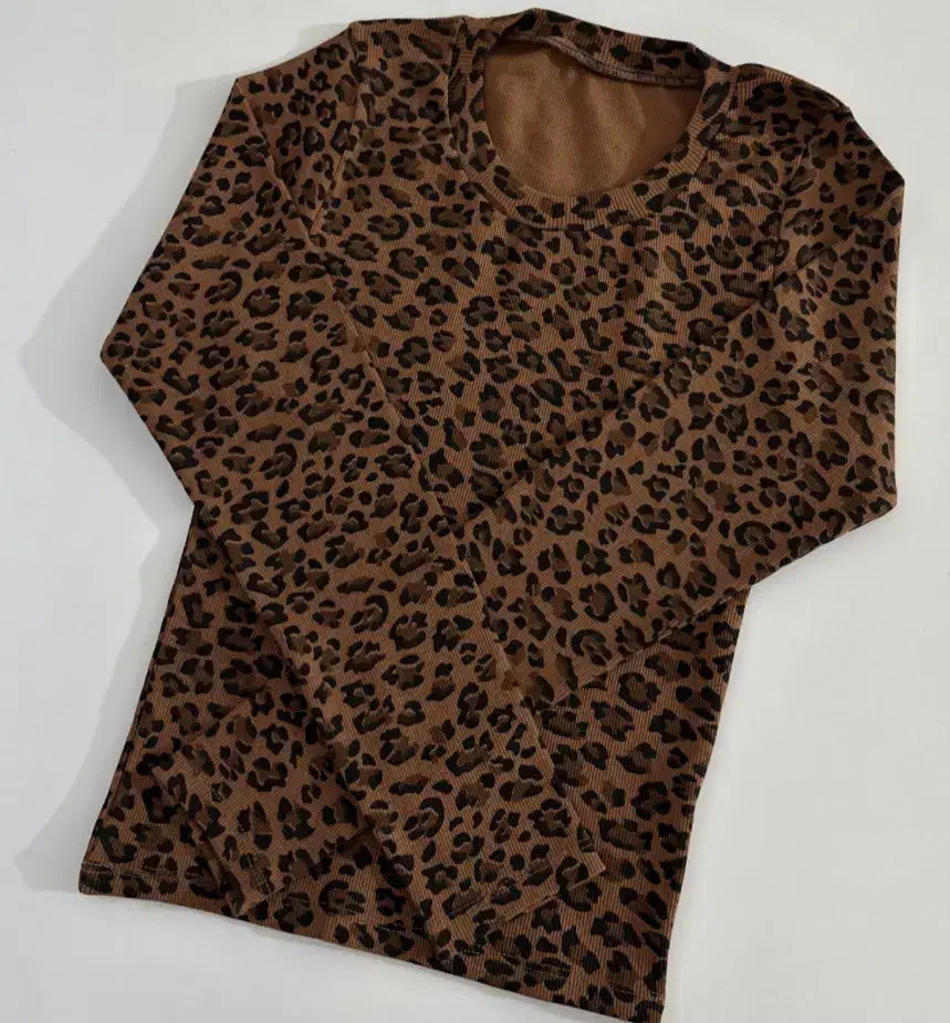 کراپ پلنگی|لباس|گرگان, |دیوار