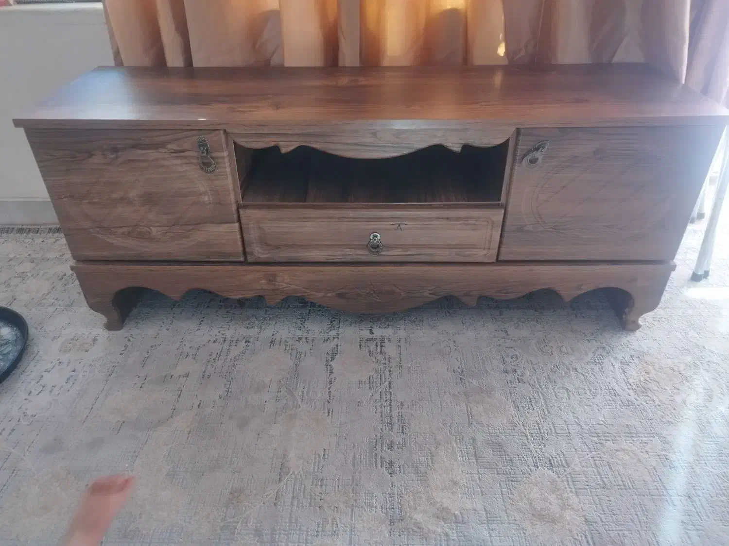 زیرتلویزیونی ۱ متر و ۲۰ سانتی|میز تلویزیون|شاهینشهر, شهرک میلاد|دیوار