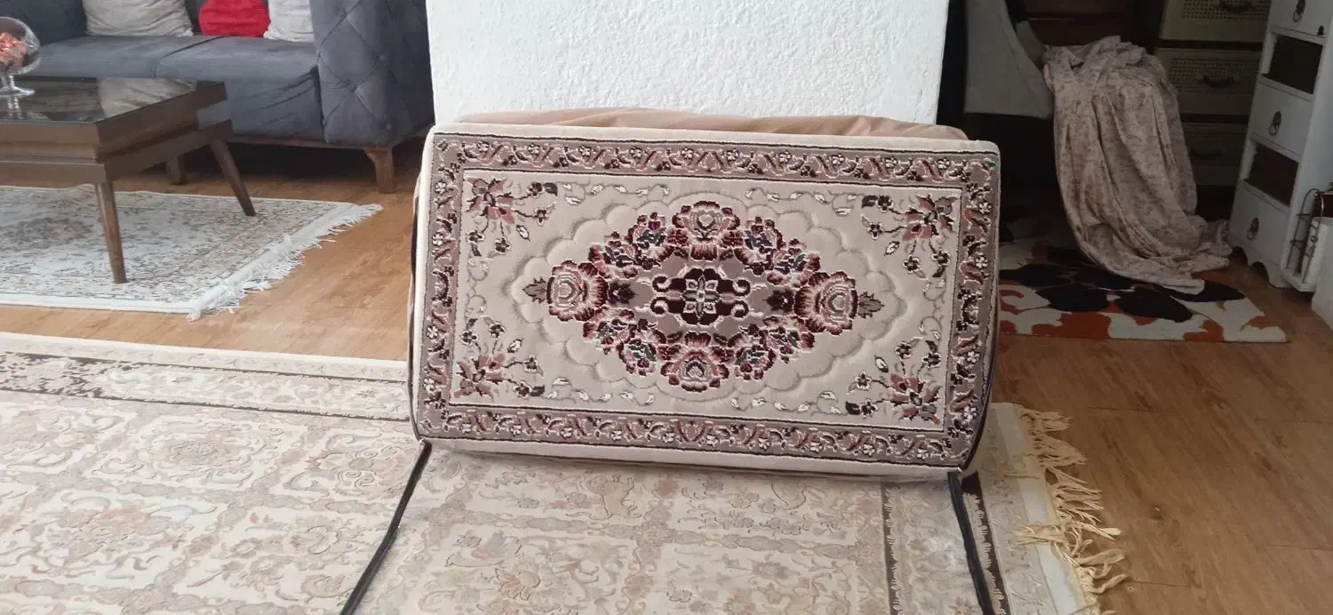 یک جفت پشتی با رویه فرش ماشینی برجسته|پشتی|تهران, مدائن|دیوار