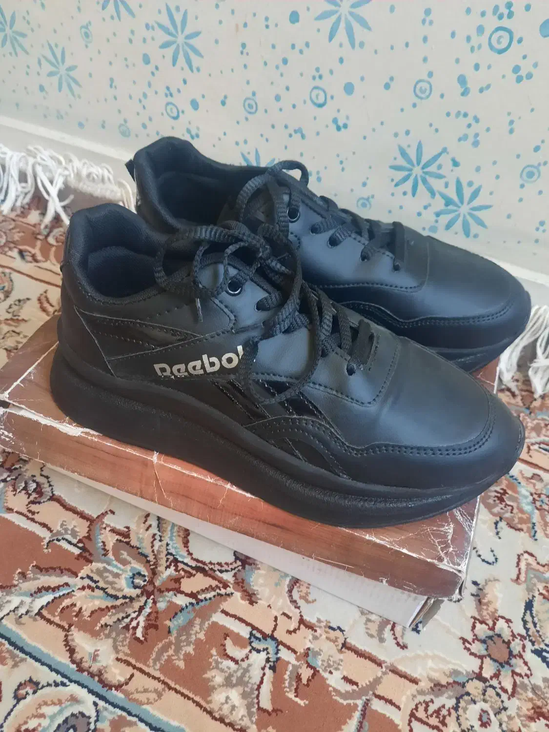 کتونی|کیف، کفش، کمربند|اراک, |دیوار