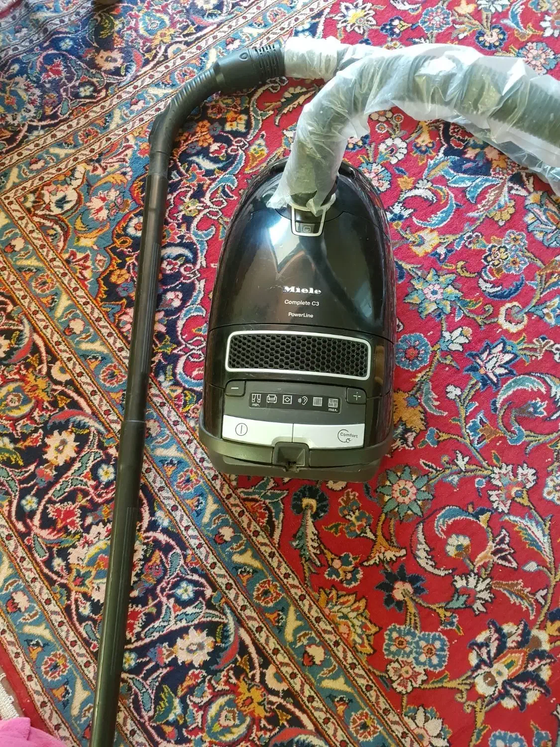 یک عددجاروبرغی برندمیلو آلمان کارکرده|جاروبرقی، جارو شارژی، بخارشو|اصفهان, سپاهان‌شهر|دیوار
