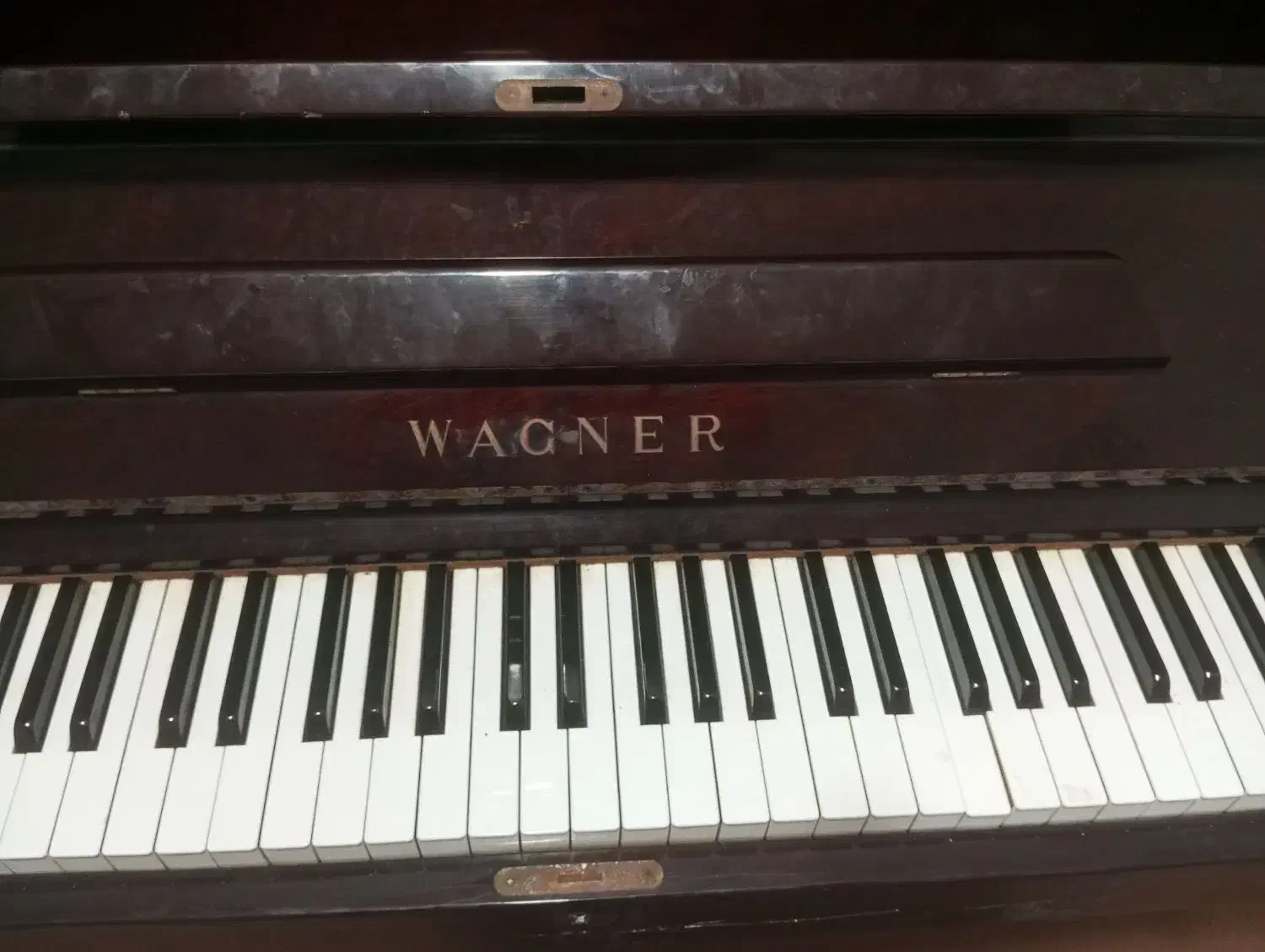 پیانو اکوستیک واگنر|پیانو، کیبورد، آکاردئون|بندر گناوه, |دیوار