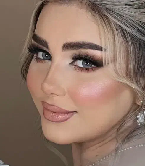 تخفیف میکاپ و شینیون|خدمات آرایشگری و زیبایی|قم, باغ شازده|دیوار