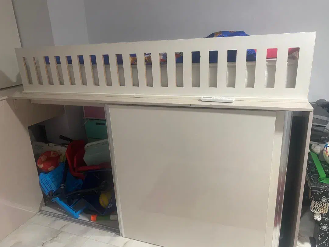 تخت نوجوان همراه با کمد و طبقه|تخت و سرویس خواب|صدرا-فارس, فاز ۲|دیوار